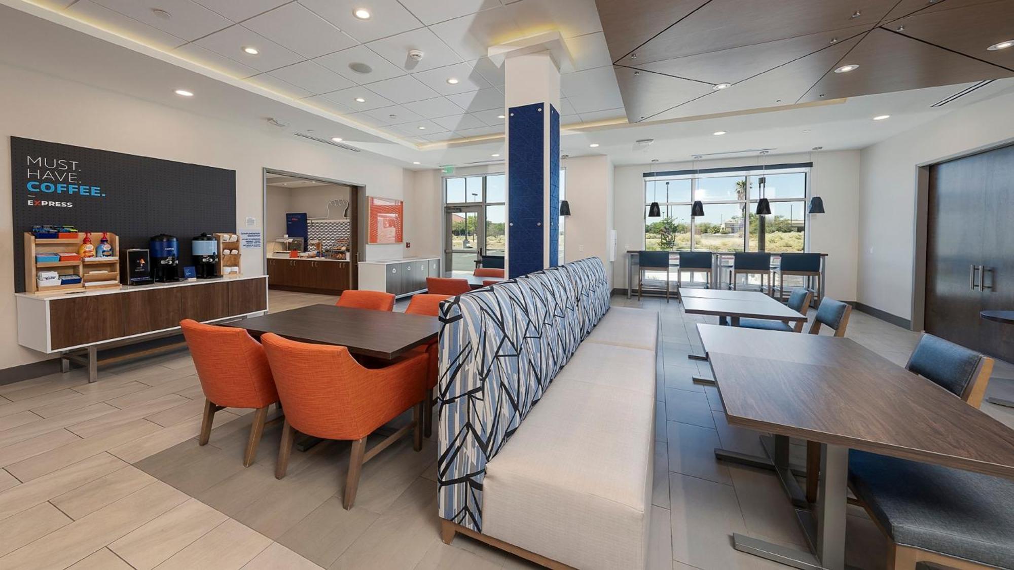 Holiday Inn Express & Suites Ridgecrest - China Lake By Ihg Dış mekan fotoğraf