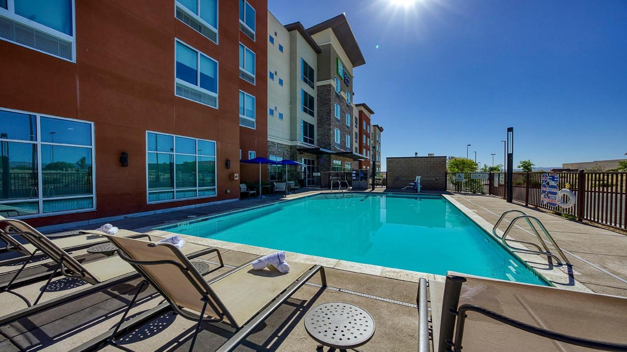 Holiday Inn Express & Suites Ridgecrest - China Lake By Ihg Dış mekan fotoğraf